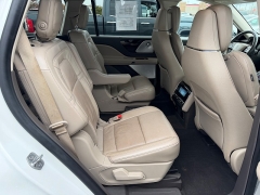 Used 2020  Lincoln Aviator 4d SUV AWD Grand Touring at House of Carz near Rochester&comma; IN