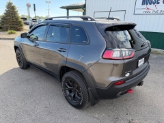 Used 2019  Jeep Cherokee 4d SUV 4WD Trailhawk 3.2L at House of Carz near Rochester, IN