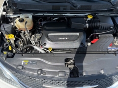 Used 2018  Chrysler Pacifica 4d Wagon Limited at House of Carz near Rochester&comma; IN