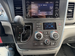 Used 2018  Toyota Sienna 4d Wagon LE 7-Pass w&sol;Auto Access Seat at House of Carz near Rochester&comma; IN