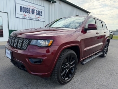 Used 2020  Jeep Grand Cherokee 4d SUV 4WD Laredo Altitude at House of Carz near Rochester&comma; IN