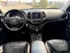 Used 2019  Jeep Cherokee 4d SUV 4WD Trailhawk 3.2L at House of Carz near Rochester, IN