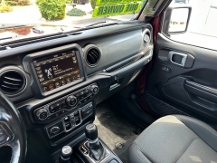 Used 2021 Jeep Gladiator Willys 4x4 at House of Carz near Rochester, IN