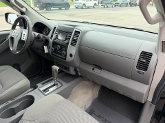 Used 2014  Nissan Frontier 4WD Crew Cab SV Auto at House of Carz near Rochester&comma; IN