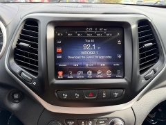 Used 2016  Jeep Cherokee 4d SUV 4WD Overland at House of Carz near Rochester, IN