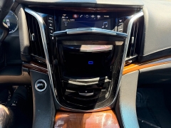 Used 2017  Cadillac Escalade ESV 4d SUV 4WD Luxury at House of Carz near Rochester&comma; IN