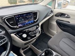 Used 2021  Chrysler Pacifica Touring AWD at House of Carz near Rochester&comma; IN