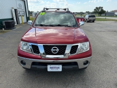 Used 2010  Nissan Frontier 4WD Crew Cab LE at House of Carz near Rochester&comma; IN