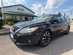 Used 2018  Nissan Altima 4d Sedan 2&period;5L SL at House of Carz near Rochester&comma; IN