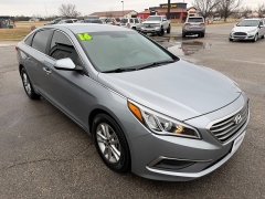 Used 2016  Hyundai Sonata 4d Sedan SE at House of Carz near Rochester&comma; IN