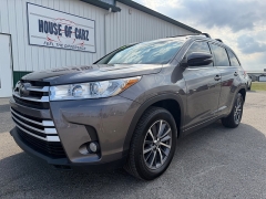  2018 Toyota Highlander 4d SUV FWD XLE at House of Carz near Rochester&comma; IN