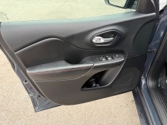 Used 2016  Jeep Cherokee 4d SUV 4WD Trailhawk V6 at House of Carz near Rochester, IN