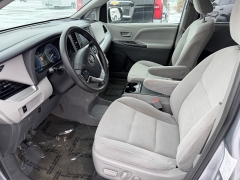 Used 2018  Toyota Sienna 4d Wagon LE 7-Pass w&sol;Auto Access Seat at House of Carz near Rochester&comma; IN