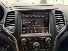 Used 2018  Jeep Grand Cherokee 4d SUV 2WD Overland V6 High Altitude at House of Carz near Rochester&comma; IN