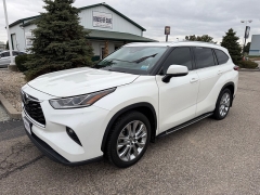 Used 2020  Toyota Highlander 4d SUV AWD Limited at House of Carz near Rochester&comma; IN