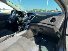 Used 2016  Chevrolet Cruze Limited 4d Sedan LT w/1LT Auto at House of Carz near Rochester, IN