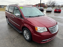 Used 2016  Chrysler Town & Country 4d Wagon Touring L at House of Carz near Rochester&comma; IN
