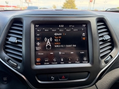 Used 2020  Jeep Cherokee 4d SUV 4WD Trailhawk Elite 3&period;2L at House of Carz near Rochester&comma; IN
