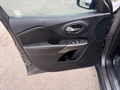 Used 2019  Jeep Cherokee 4d SUV 4WD Limited 3&period;2L at House of Carz near Rochester&comma; IN