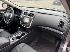 Used 2017  Nissan Altima 4d Sedan 2&period;5L SL &lpar;2017&period;5&rpar; at House of Carz near Rochester&comma; IN