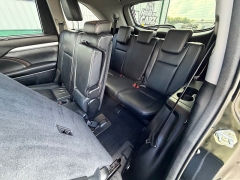 Used 2017  Toyota Highlander 4d SUV AWD XLE at House of Carz near Rochester, IN