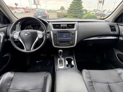 Used 2017  Nissan Altima 4d Sedan 2&period;5L SL &lpar;2017&period;5&rpar; at House of Carz near Rochester&comma; IN