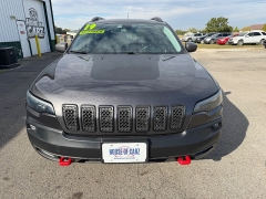 Used 2019  Jeep Cherokee 4d SUV 4WD Trailhawk 3.2L at House of Carz near Rochester, IN