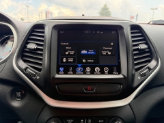 Used 2015  Jeep Cherokee 4d SUV 4WD Trailhawk V6 at House of Carz near Rochester&comma; IN