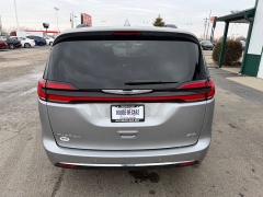Used 2021  Chrysler Pacifica Touring AWD at House of Carz near Rochester&comma; IN