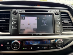 Used 2019  Toyota Highlander 4d SUV AWD SE at House of Carz near Rochester&comma; IN