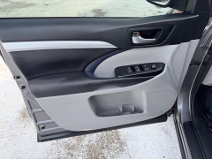 Used 2018  Toyota Highlander 4d SUV FWD XLE at House of Carz near Rochester&comma; IN