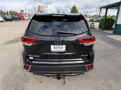 Used 2019  Toyota Highlander 4d SUV AWD SE at House of Carz near Rochester&comma; IN
