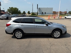 Used 2019  Subaru Outback 4d SUV 2&period;5i Premium at House of Carz near Rochester&comma; IN