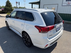 Used 2018  Mitsubishi Outlander Plug-In Hybrid 4d SUV AWC SEL at House of Carz near Rochester&comma; IN