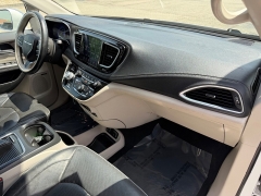 Used 2018  Chrysler Pacifica 4d Wagon Limited at House of Carz near Rochester&comma; IN