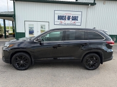 Used 2019  Toyota Highlander 4d SUV AWD SE at House of Carz near Rochester&comma; IN