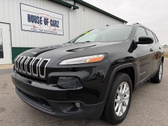 2015 Jeep Cherokee 4d SUV 4WD Latitude V6 at House of Carz near Rochester, IN