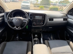 Used 2017  Mitsubishi Outlander 4d SUV FWD ES at House of Carz near Rochester&comma; IN