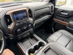 Used 2021  Chevrolet Silverado 1500 4WD Crew Cab 147" High Country at House of Carz near Rochester, IN