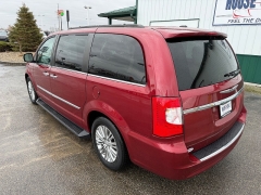 Used 2016  Chrysler Town & Country 4d Wagon Touring L at House of Carz near Rochester&comma; IN