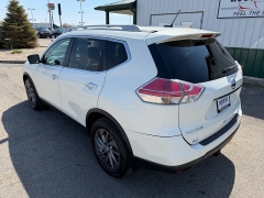 Used 2016  Nissan Rogue 4d SUV AWD SL at House of Carz near Rochester&comma; IN