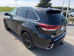 Used 2019  Toyota Highlander 4d SUV AWD XLE at House of Carz near Rochester&comma; IN