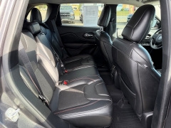 Used 2019  Jeep Cherokee 4d SUV 4WD Trailhawk 3.2L at House of Carz near Rochester, IN
