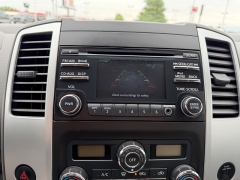 Used 2014  Nissan Frontier 4WD Crew Cab SV Auto at House of Carz near Rochester&comma; IN