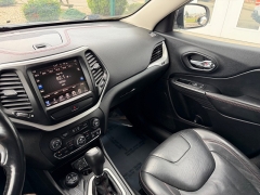 Used 2015  Jeep Cherokee 4d SUV 4WD Trailhawk V6 at House of Carz near Rochester&comma; IN