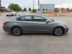 Used 2017  Nissan Altima 4d Sedan 2&period;5L SL &lpar;2017&period;5&rpar; at House of Carz near Rochester&comma; IN
