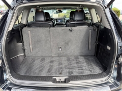 Used 2019  Toyota Highlander 4d SUV AWD SE at House of Carz near Rochester&comma; IN