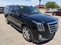 Used 2017  Cadillac Escalade ESV 4d SUV 4WD Luxury at House of Carz near Rochester&comma; IN
