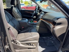 Used 2017  Cadillac Escalade ESV 4d SUV 4WD Luxury at House of Carz near Rochester&comma; IN