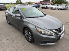 Used 2017  Nissan Altima 4d Sedan 2&period;5L SL &lpar;2017&period;5&rpar; at House of Carz near Rochester&comma; IN